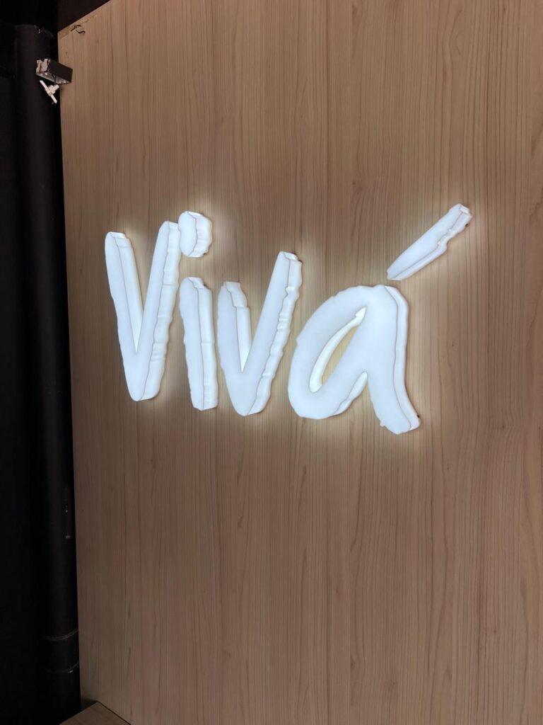 Letreiro viva luminoso