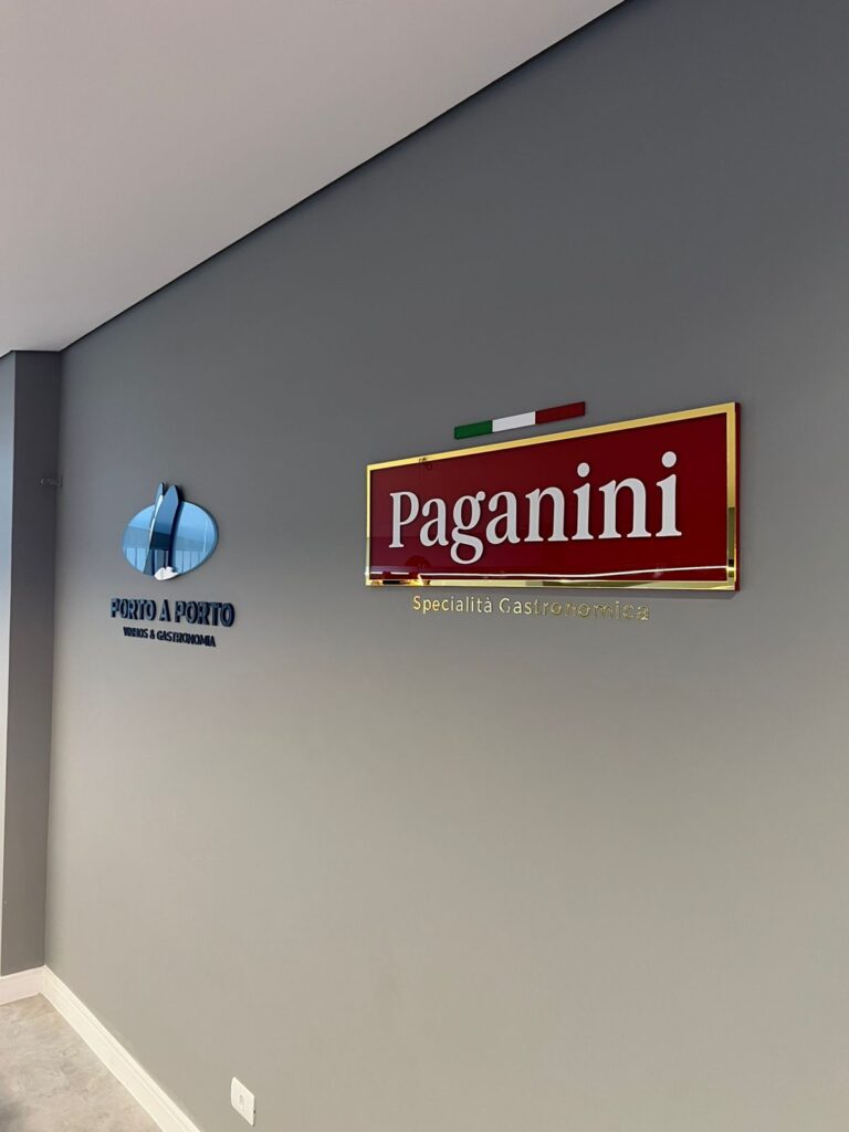 Letreiro em acrilico