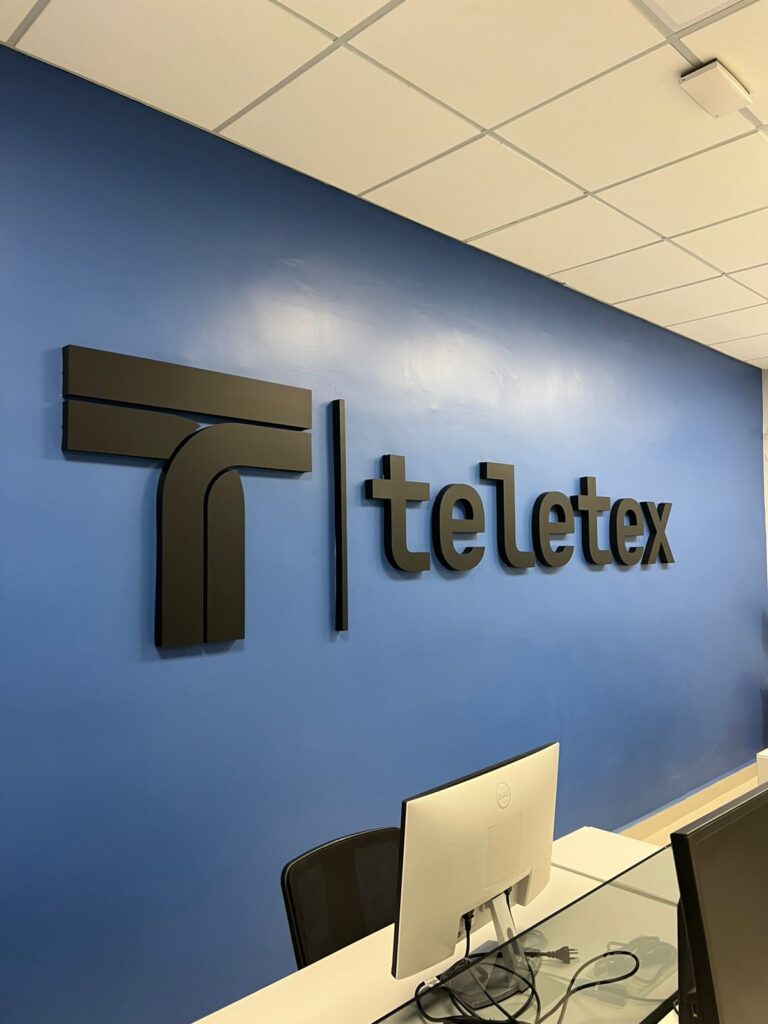 Letra caixa em aço galvanizado